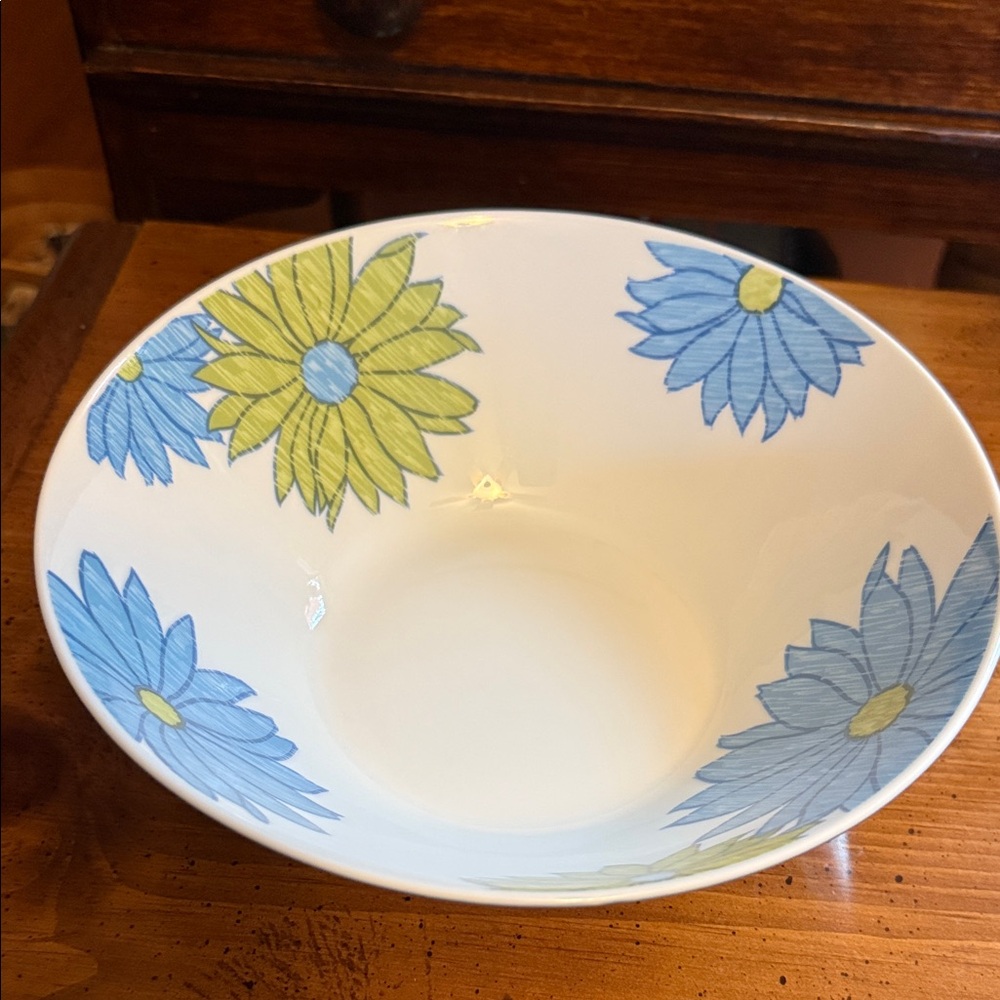 Mikasa Floral Ceramic Bowl with Blue and green Daisies